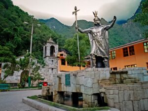 Plaza Aguas Calientes pueblo machupicchu